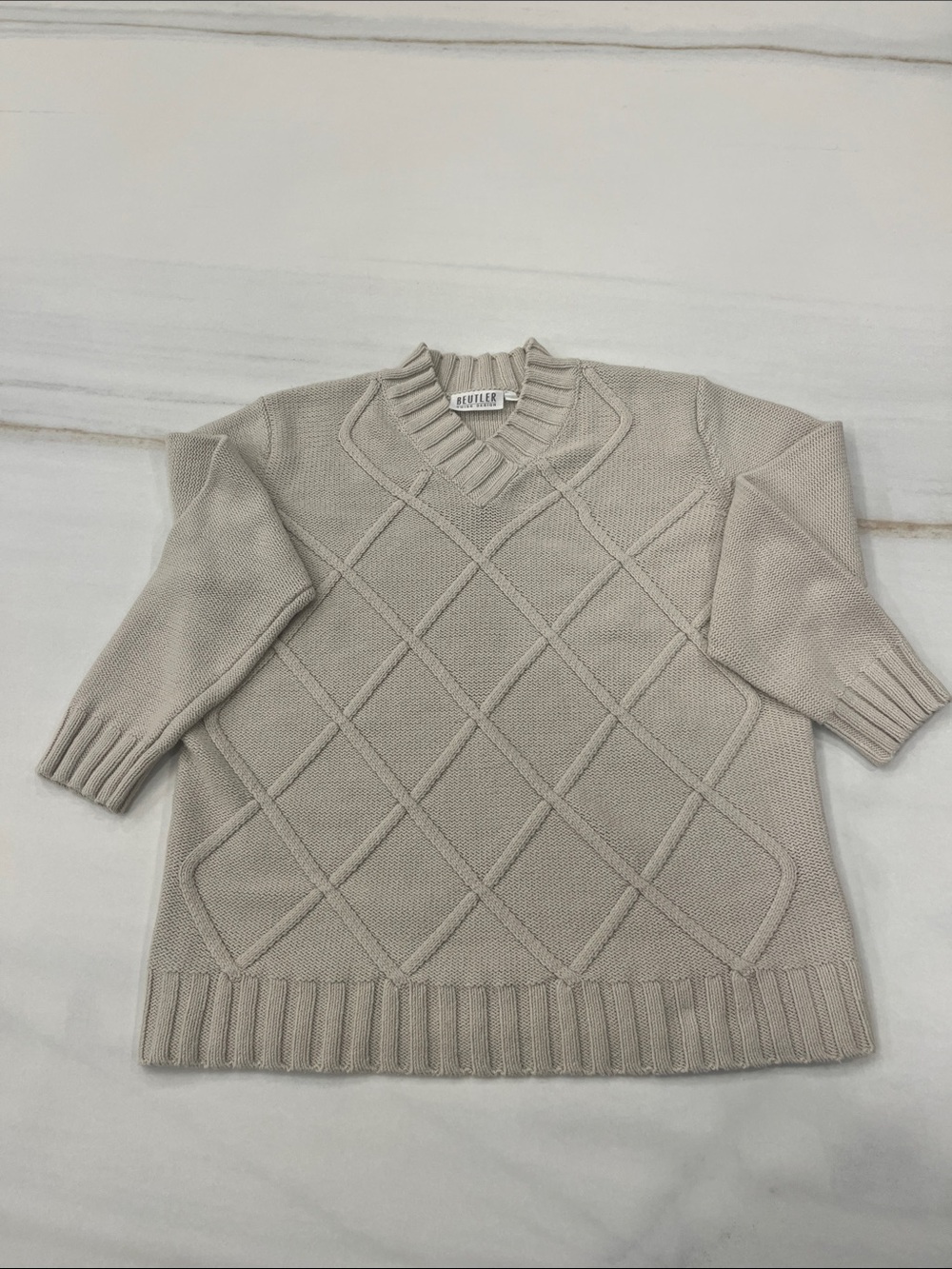 Textured Diamond V-Neck Sweater in Light Beige - Women